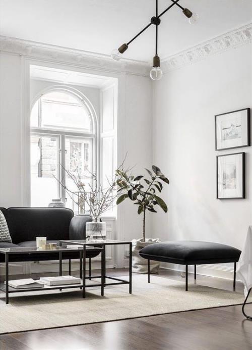 Olohuone mustavalkoisella minimalistisella tyylillä