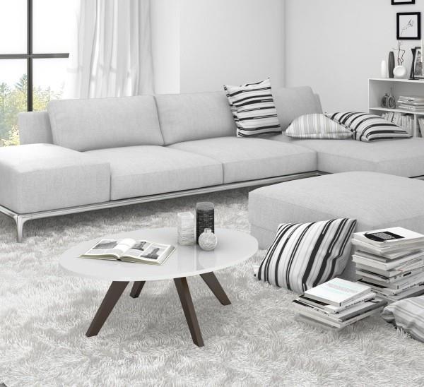 Olohuoneen pöytä sisustaa minimalistisia asumisideoita