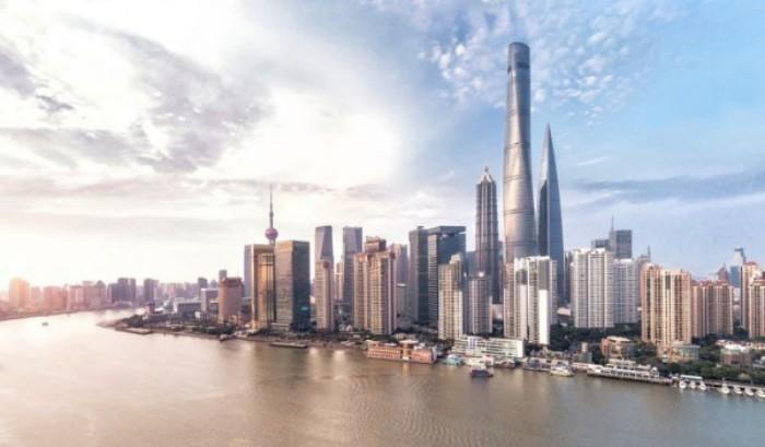 Shanghain pilvenpiirtäjät nousevat taivaalle