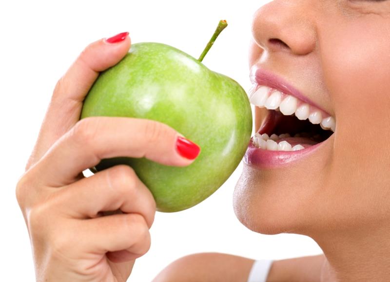 Hammassärky mitä terveet hampaat purevat omenaa
