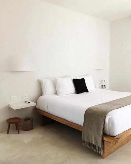 Zen -makuuhuoneen kalusteet, jotka on vähennetty minimiin jakkarakoriin, nauttivat rauhallisesta unesta