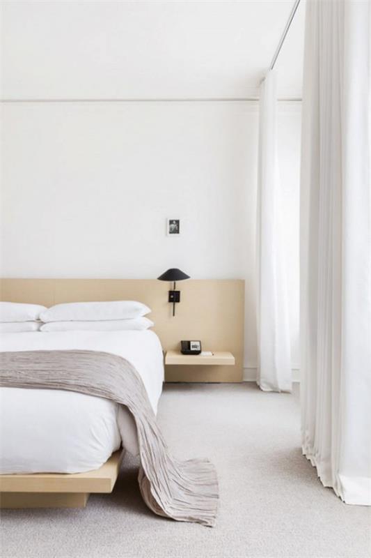 Zen -makuuhuoneen kirkas tunnelma valkoiset vuodevaatteet varmistavat parhaan mahdollisen puhtauden