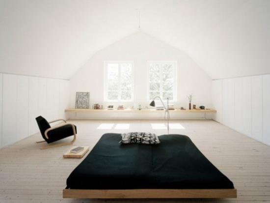 Zen -makuuhuone iso avoin tila iso ikkuna mukava nukkumissänky musta nojatuoli