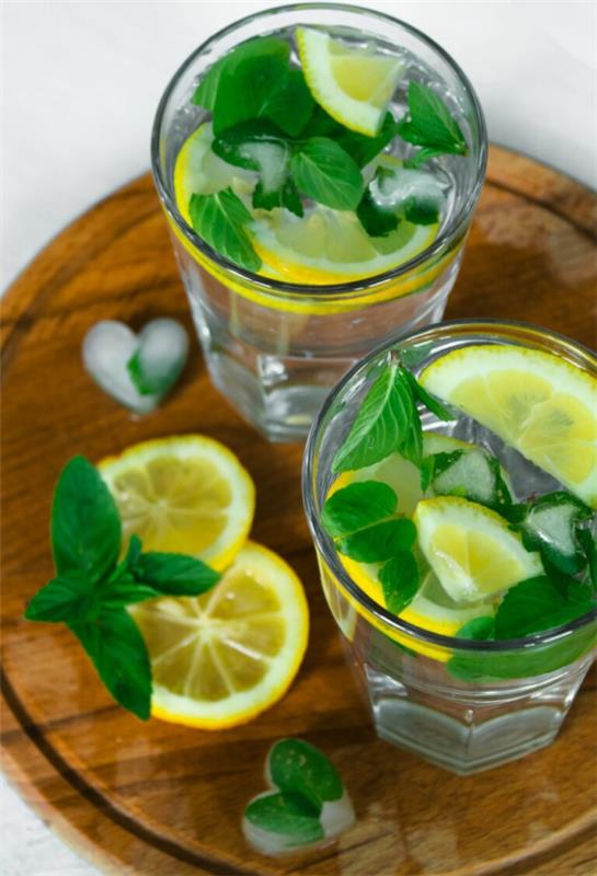 Sitruunamelissa tee - vahvistaa koskemattomuutta ja psyykkistä luonnon limonadi -sitruunan sitruunoiden lahjoilla