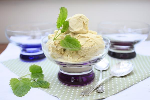 Sitruunamelissa teetä - koskemattomuutta ja psyyke vahvistaa luontaisia ​​lahjoja luonnon sorbet jäätelöä yrttejä