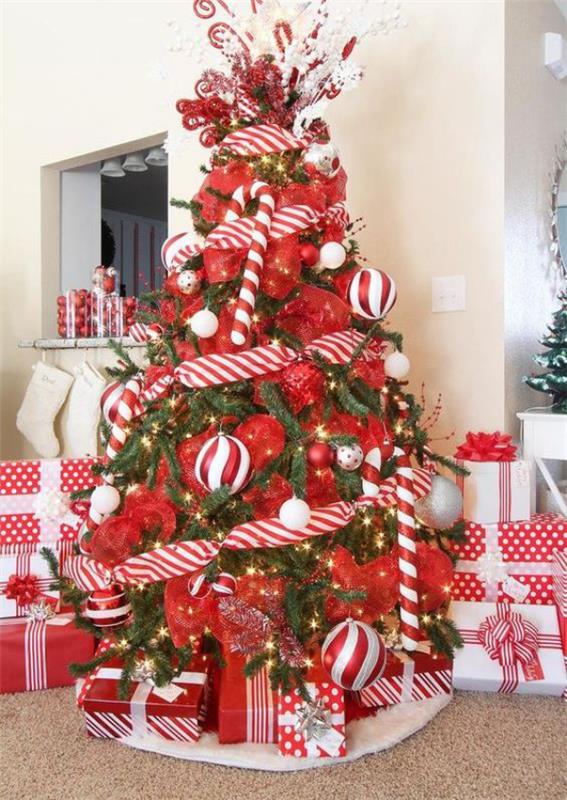 Karkkitangot hauska koristeellinen joulukuusi punaisella ja valkoisella koristavat todellisen kohokohdan '