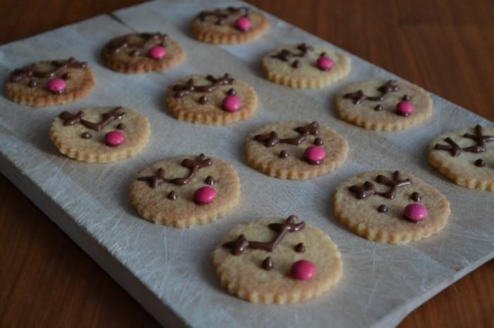 adventtikalenterit täyttävät joka päivä pieniä sprinklejä joulukorteille