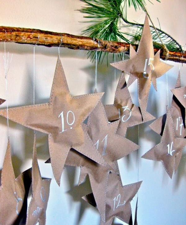 Luo oma adventtikalenteri, jossa on paperitähtiä