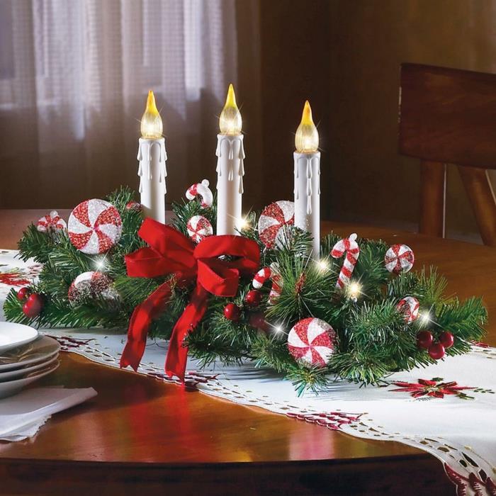 adventtiseppele koristele juhlapöydän koristeluideoita pöytäjuoksija joulu