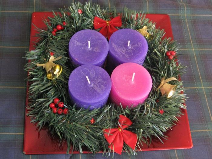 adventti seppele koristavat kynttilät vaaleanpunainen violetti sisustuselementit koristeideat joulu