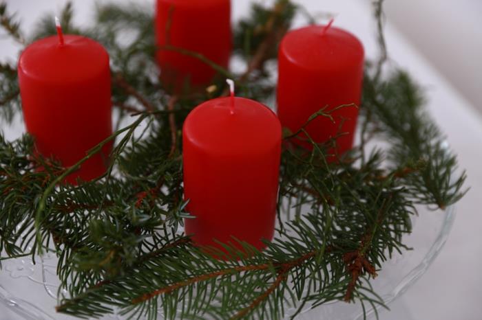 adventti seppele kynttilät punainen neljä kuusen oksat
