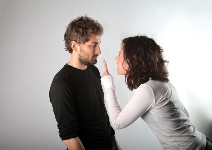 aggressiivisen käyttäytymisen vinkit aggressiivisille naisille