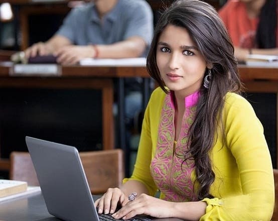 Skuespillerinde alia bhatt College Pics