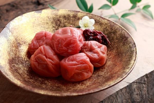 emäksinen ruoka umeboshi kehon vieroitus