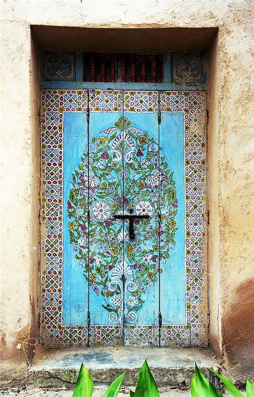 koristele vanhat talon ovet koristeilla kirkkaasti maalaamalla DIY -ideoita