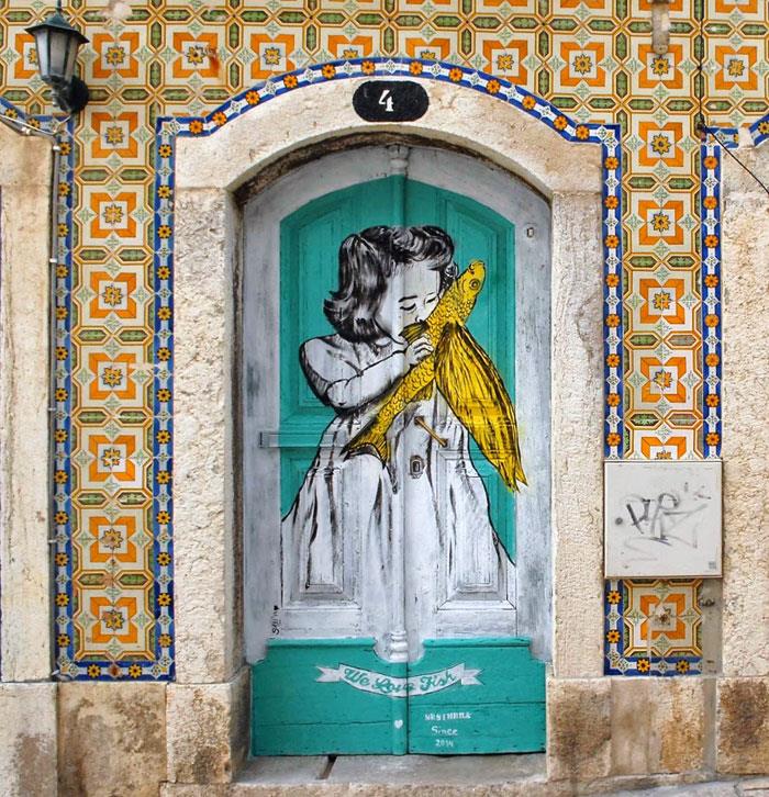 uudistaa vanhat etuovet modernit etuovet grafitti art