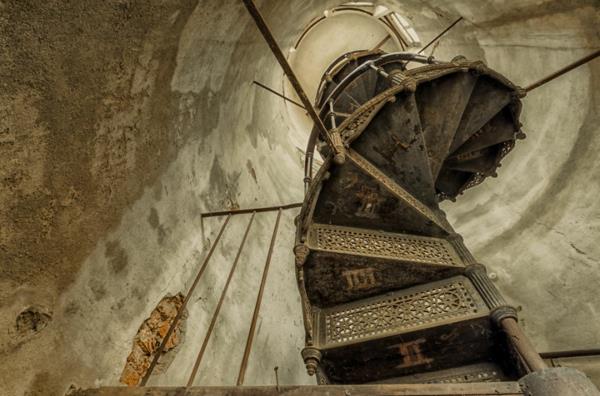 vanhat valurautaiset portaat