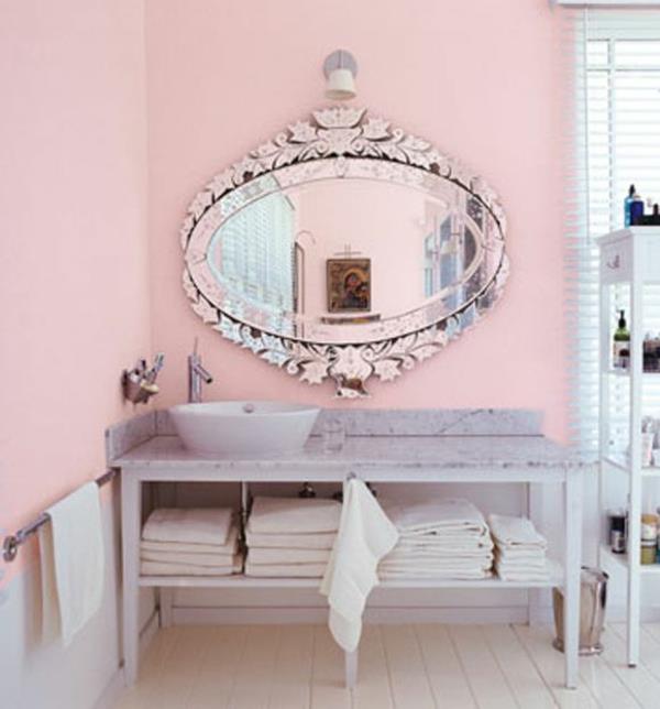 hämärä vaaleanpunainen seinämaali seinän suunnittelu kylpyhuoneen peili