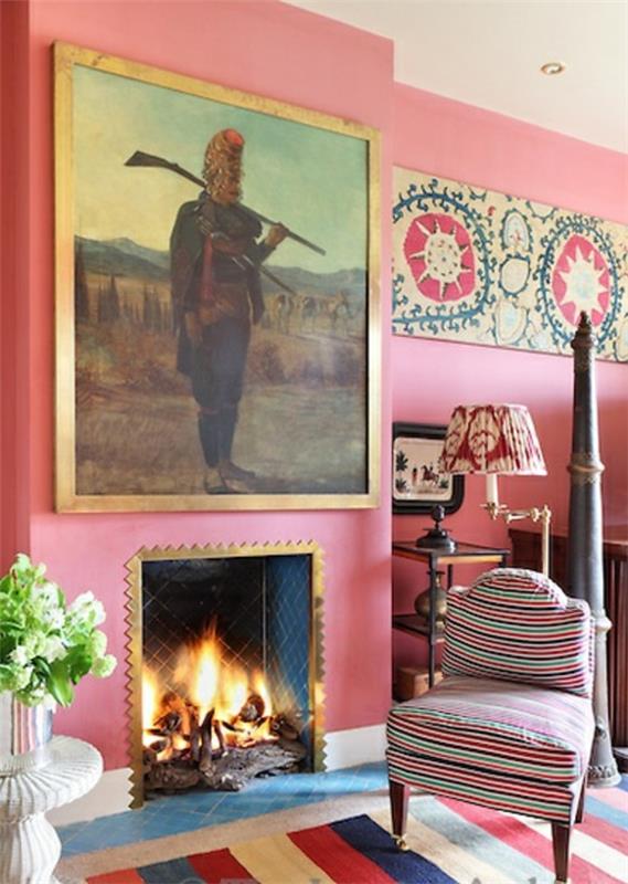 hämärä vaaleanpunainen seinämaali olohuone klassinen vintage takka