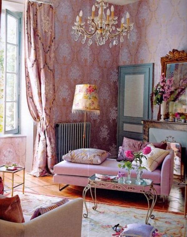 hämärä vaaleanpunainen seinäväri olohuone klassinen vintage kattokruunu lattiavalaisin