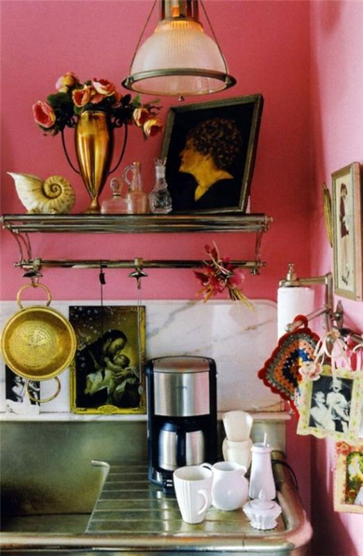 hämärä vaaleanpunainen seinämaali olohuone klassinen vintage -kisko