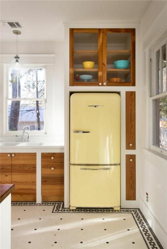 Amerikkalaiset retro -jääkaapit keltainen keittiö