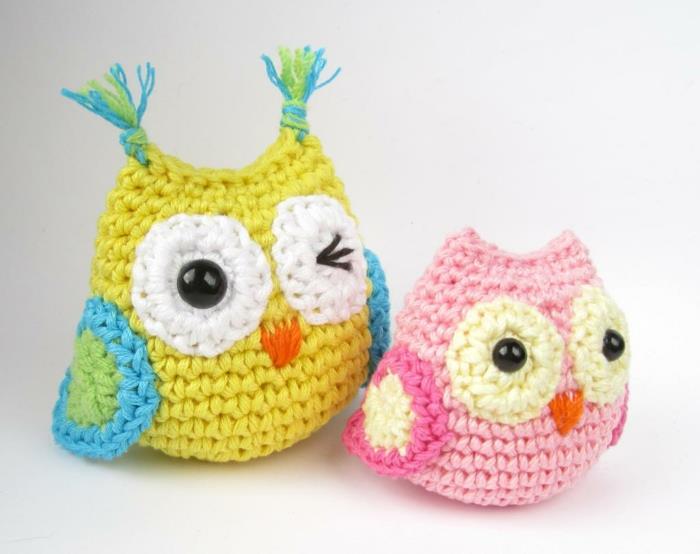 amigurumi virkatut värilliset pöllöt