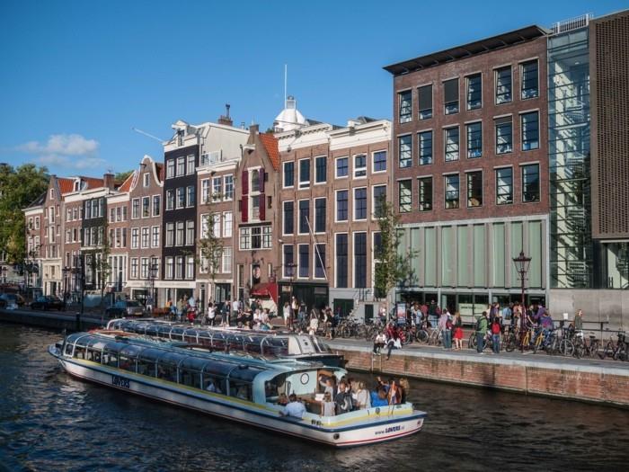 amsterdam vierailla Anne Frankin talossa