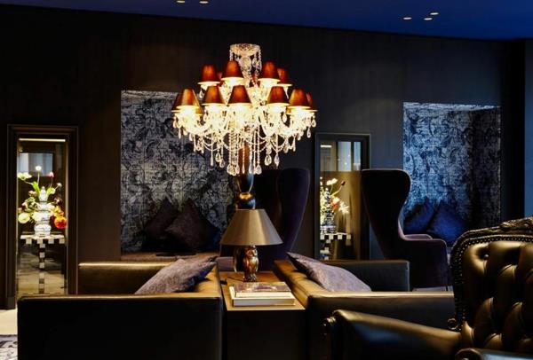 amsterdam kiinnostavat paikat andaz hotelli nahkasohvat nojatuolit kristallikruunut