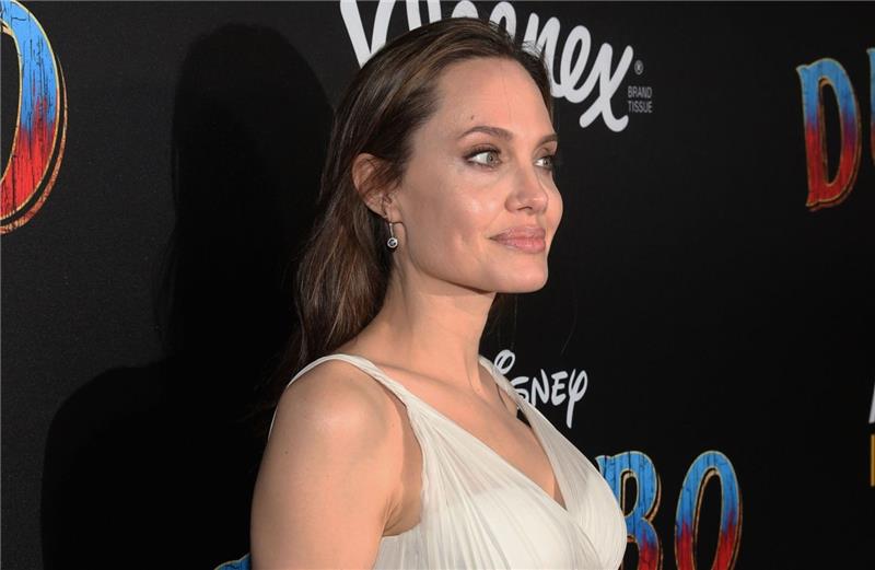 angelina jolie kiva dumbo