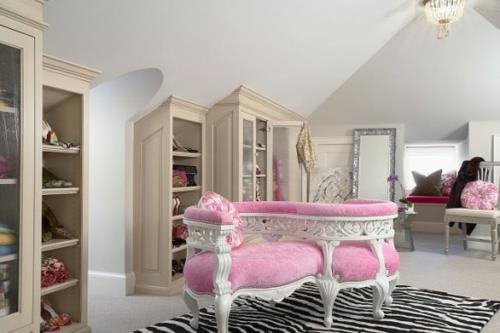 pukuhuone muoti nainen vaaleanpunainen sohva juoksija seepra kuvio