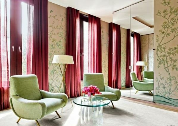 Pukuhuoneessa on modernit tyylikkäät vihreät huonekalut