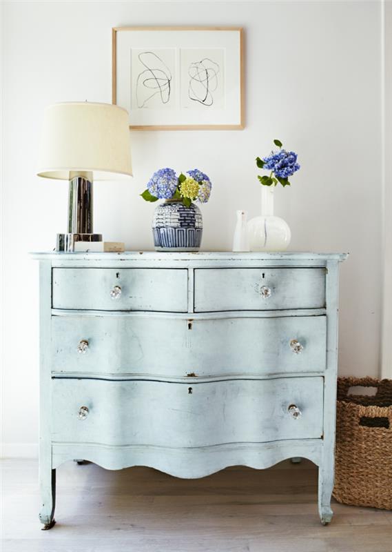 Sivupöytä koristele nuhjuinen tyylikäs sininen pukeutujan sivupöytä