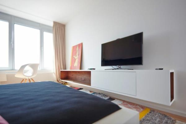 huoneisto valkoinen kelluva lipasto televisioon