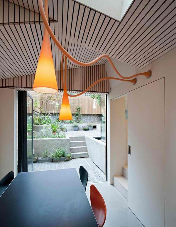 arkkitehdin talo jewelbox lontoo moderni sisustus ruokapöytä ja tuolit suunnittelija valot