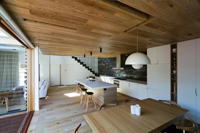 arkkitehtitalo moderni sisustus puusta puulattia puukatto puiset huonekalut