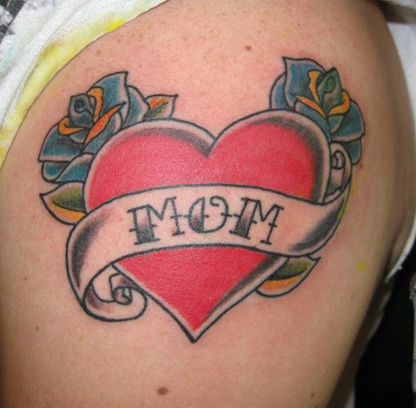 käsi tatuointi aiheita sydän ruusuja