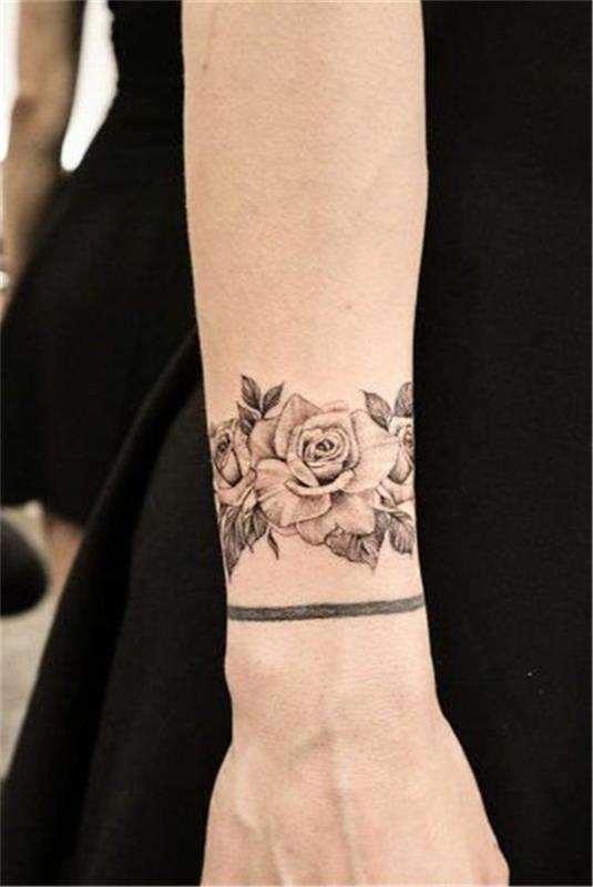 rannekoru tatuointi naisten ruusut