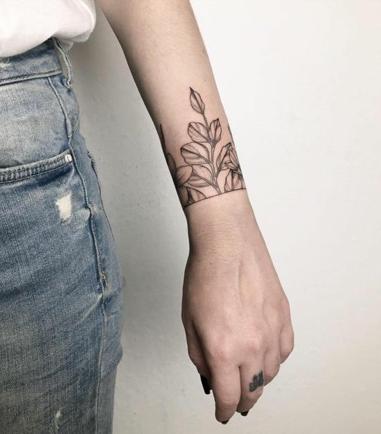 rannekoru tatuointi trendi naisten lehdet
