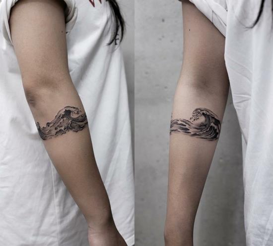 rannekoru tatuointi Zunami -aihe musta