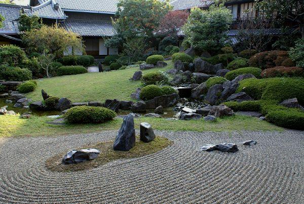 viehättävä kivipuutarha japanilaiseen tyyliin