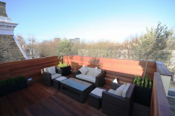 Luo viehättävä parveke - rottinkikalusteet houkutteleva puutarha parvekkeella muotoilu kukkia rottinkikalusteet