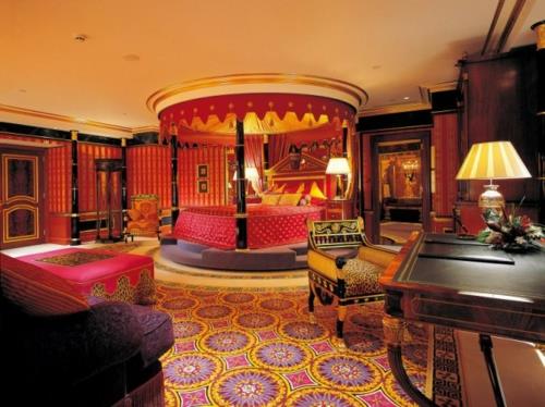 poikkeukselliset makuuhuoneen punaiset tekstuurit marokkolaiseen tyyliin