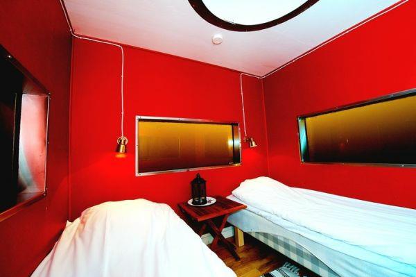 poikkeukselliset hotellit punaiset seinät