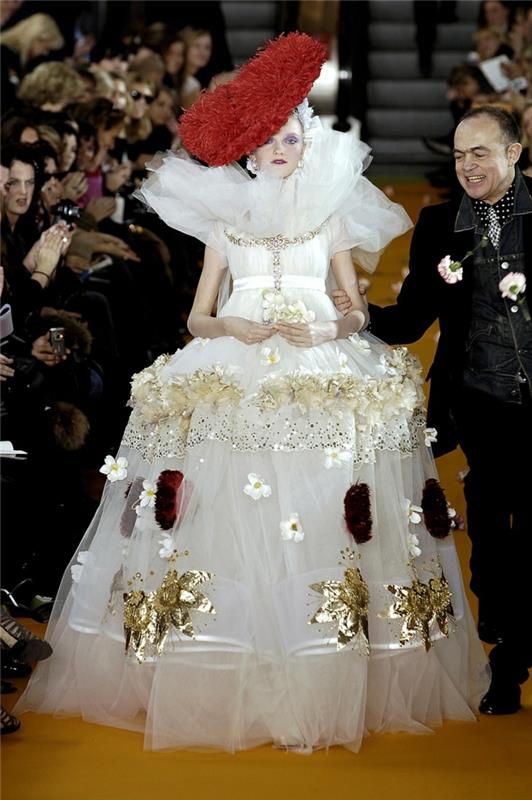 epätavalliset hääpuvut haute couture christian lacroix