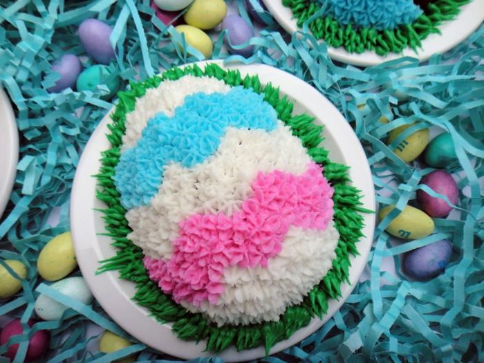 hienoja kakkuja pääsiäisvärinen pääsiäismuna