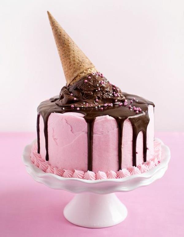 epätavallisia kakkuja vaaleanpunaisia ​​jäätelöherkkuja