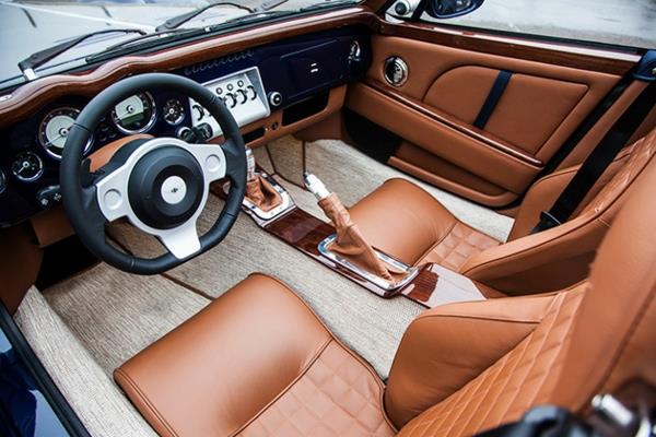 auto morgan aero laitteet moderni retro