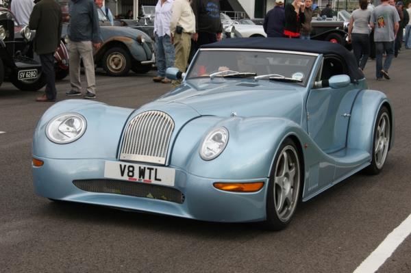 auto morgan aero metallinen vaaleansininen avoauto