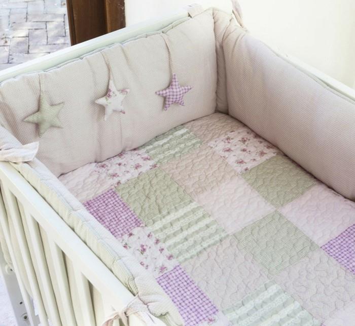 vauvan vuodevaatteet-textura-kodintekstiilit-vauvan sänky-lakanat-pesät-kangastähdet